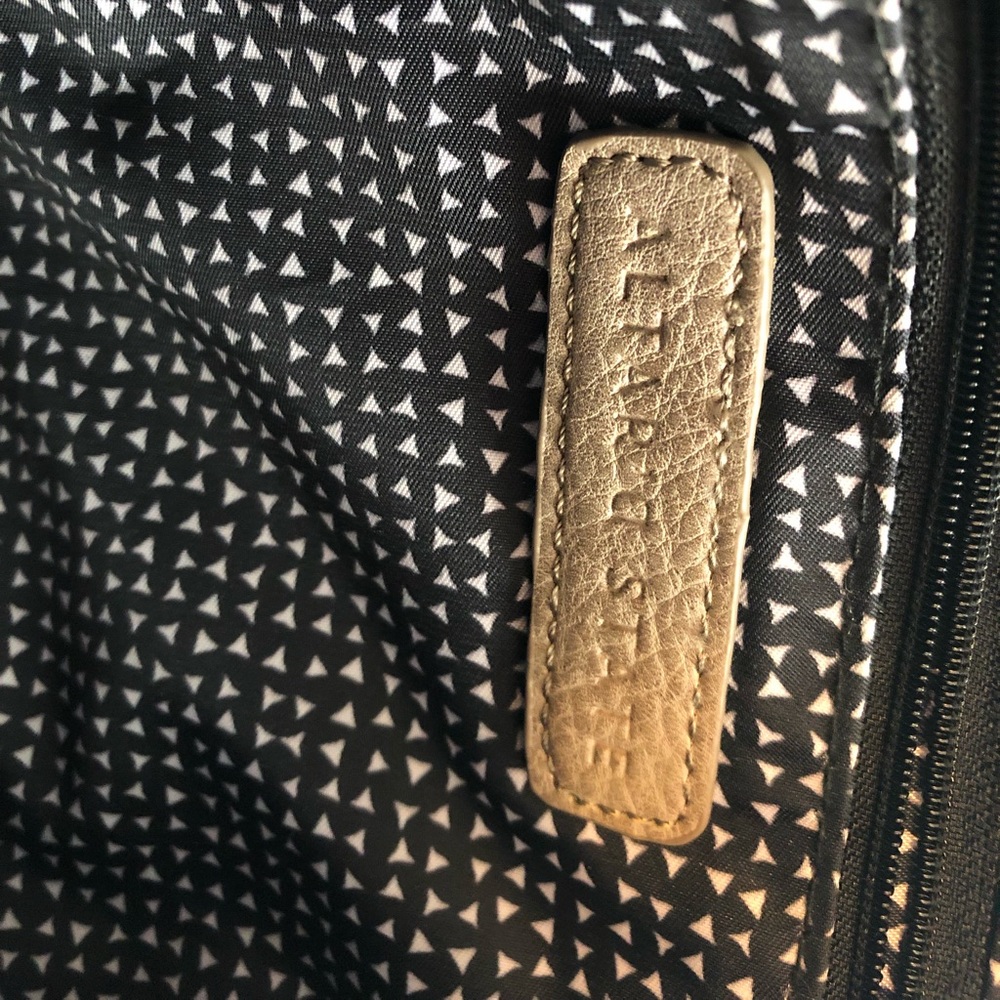 Purse - Picture 2 of 4